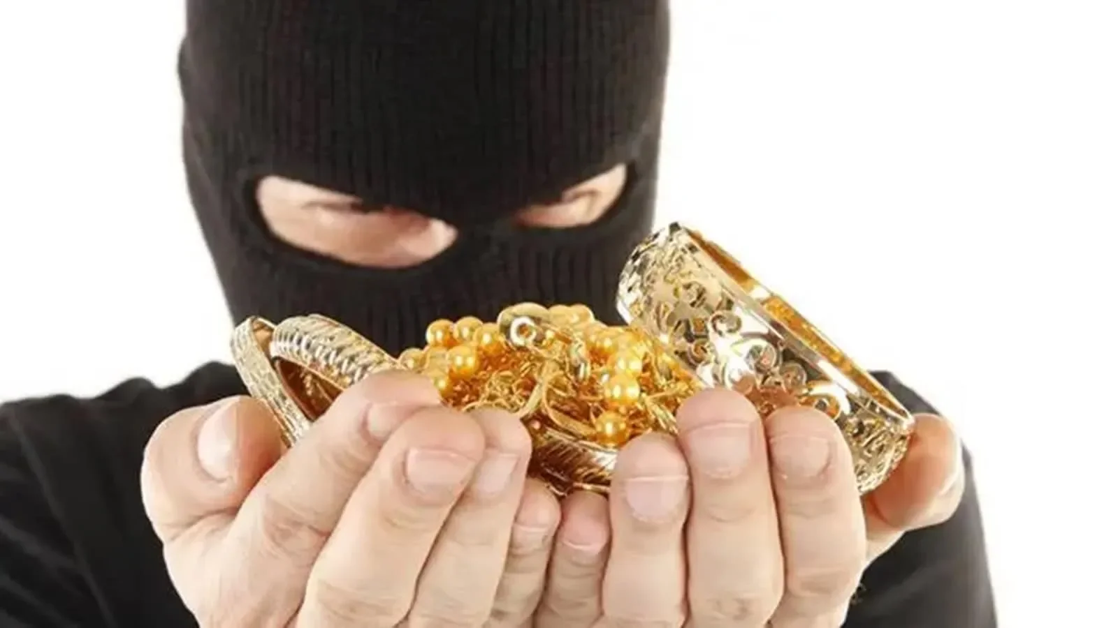 Assistant Manager of nationalised bank arrested for stealing ₹4 crore worth pledged gold to fund online betting - 1