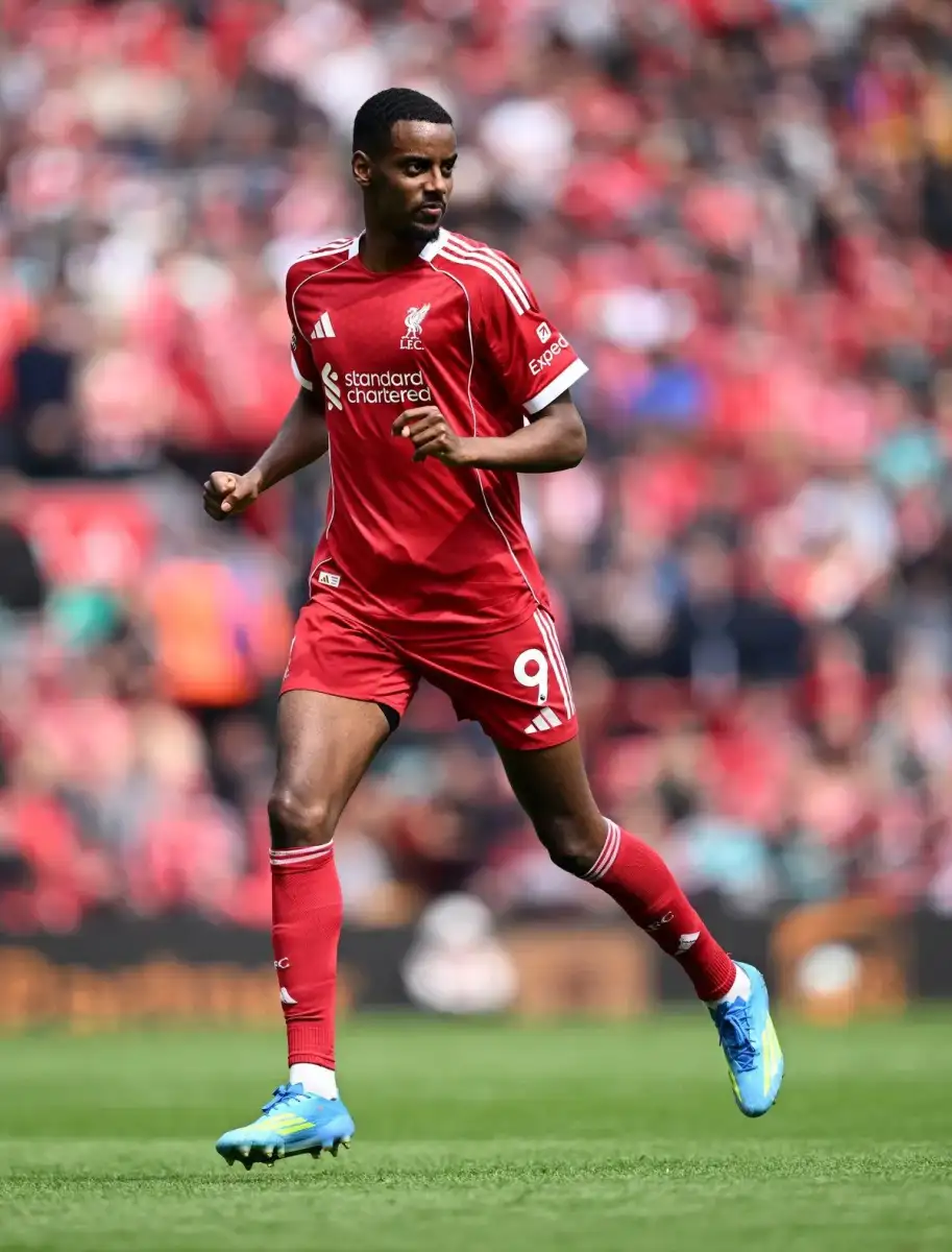 Liverpool: Arne Slot explains latest Alexander Isak injury amid double fitness blow - 3