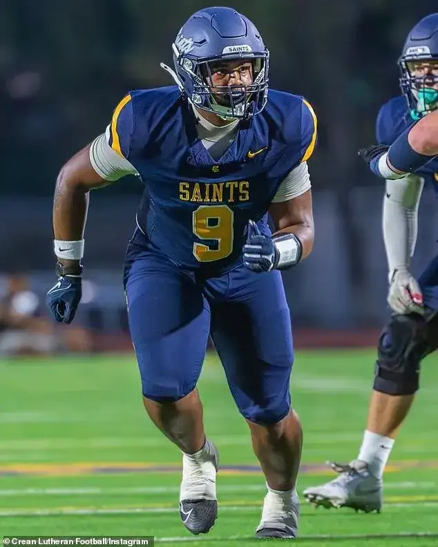 Star California High School Football Player Dies Suddenly at Age 17 - 4