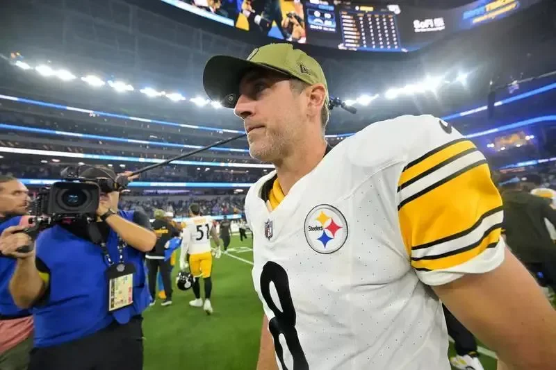 Aaron Rodgers STILL unsigned after Pittsburgh visit?! + NFL releases international schedule (ft. Kyle Long) - 1