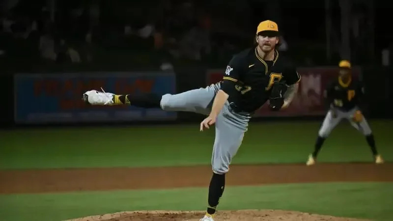 Pirates manager Don Kelly, pitcher Chris Devenski suspended by MLB for throwing at Reds rookie Sal Stewart - 3
