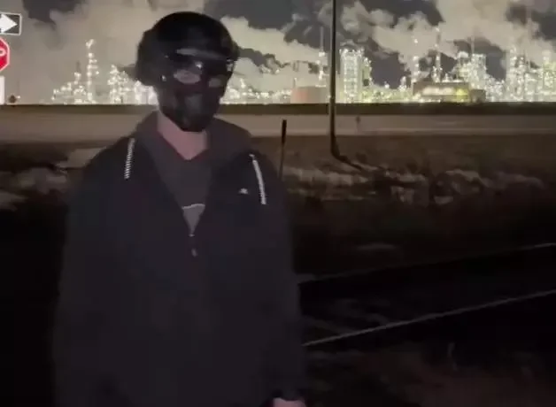 'Helping People One Day at a Time': Who is NoMark, the Viral Masked Vigilante Patrolling Minneapolis? - 2