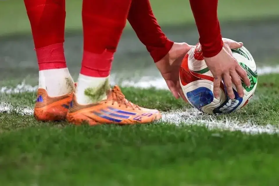 We tested the new World Cup ball. This is what you need to know about how it will fly, dip and swerve - 1