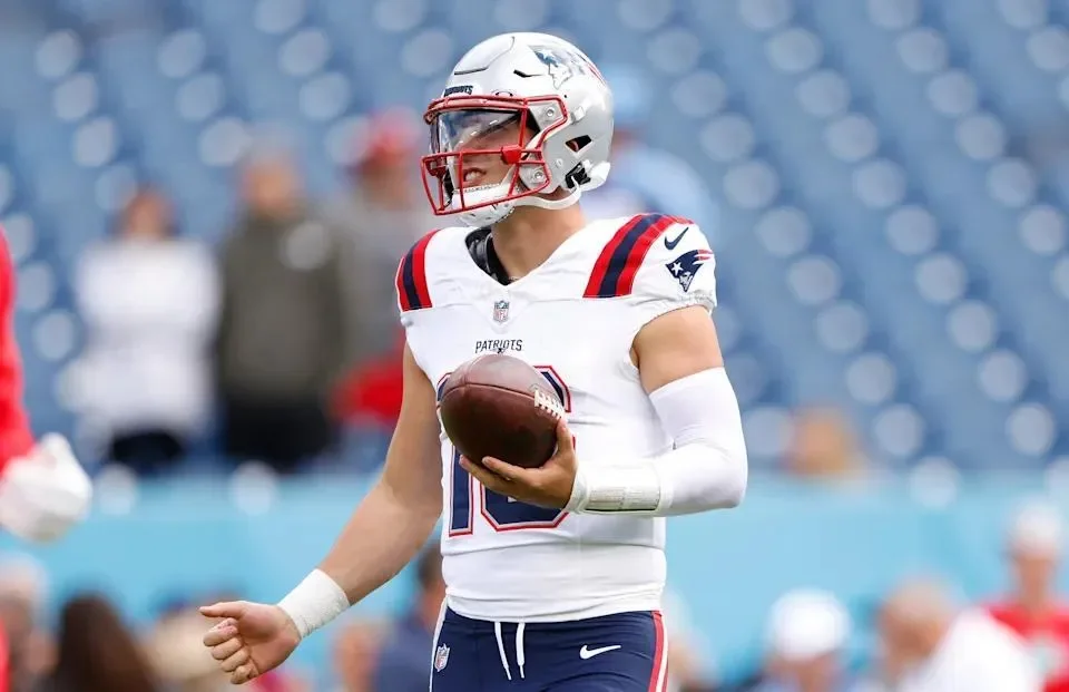 Instant grade for Patriots re-signing Tommy DeVito ahead of NFL free agency - 1