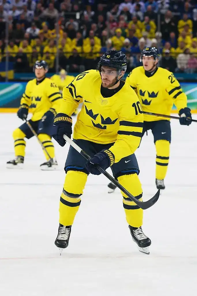 21 Ridiculously Hot Olympic Hockey Players Who Are Literally Getting Me Through Life Until The Next "Heated Rivalry" Season Drops - 2