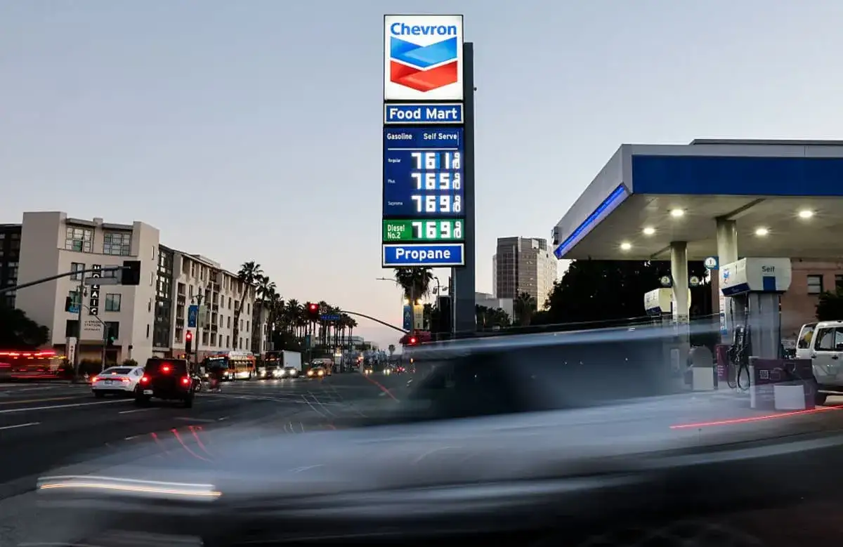 GAS PRICES RISE 11% IN WEEK - 3