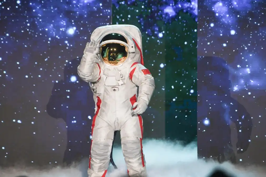 China browses lunar landing spots in race to land on Moon - 1