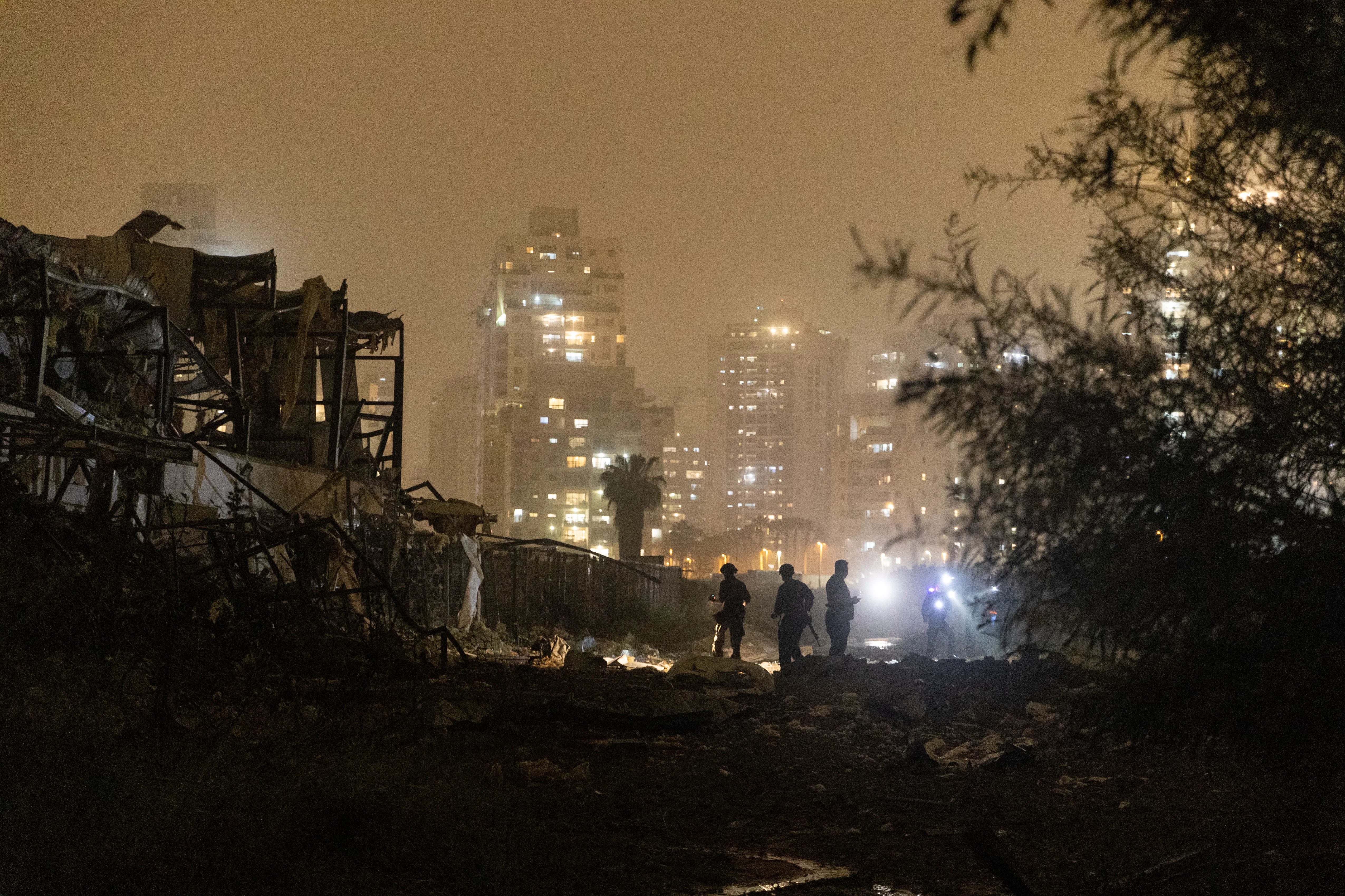 Iran hits Gulf refineries as Trump warns U.S. will attack Iranian bridges, power plants - 1