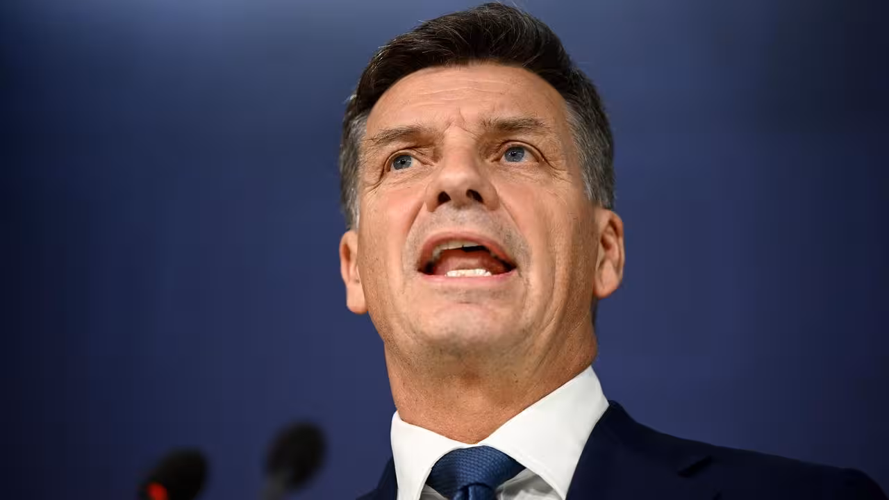 News live: families of Australian officials told to leave UAE amid ‘deteriorating security situation’; Northern Territory floods could last a week - 3