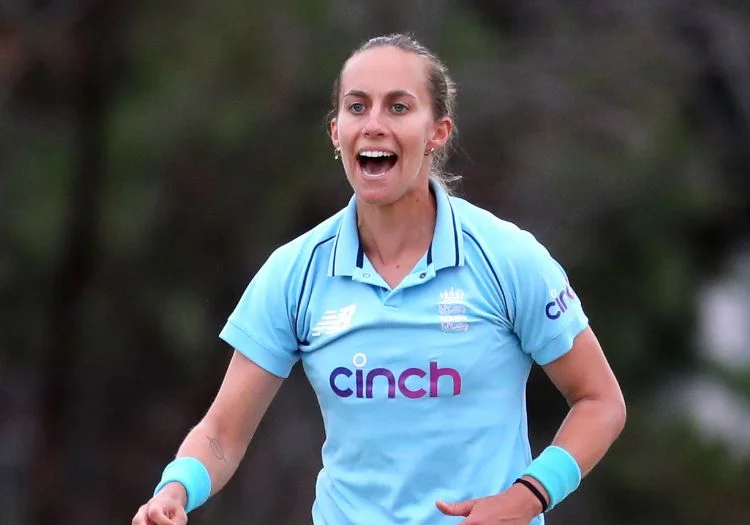 Farrant forced to retire because of back injury - 3