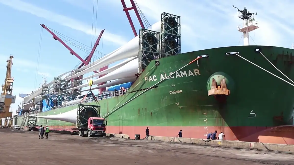 V.O.C. Port sets national record by handling 147 windmill blades from single vessel - 1