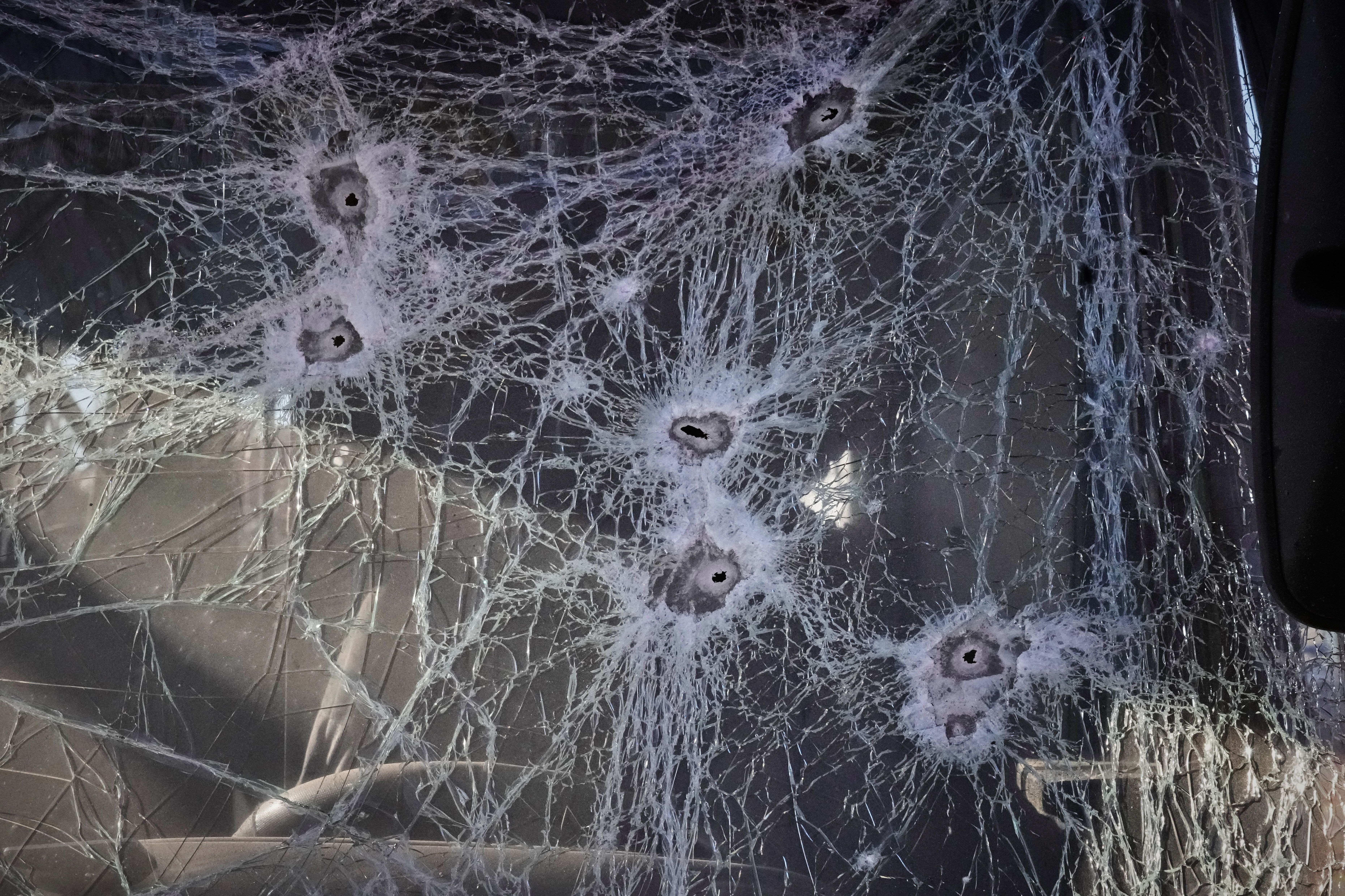 Russia strikes targets in Kyiv region as Ukraine hopes for Easter truce - 1