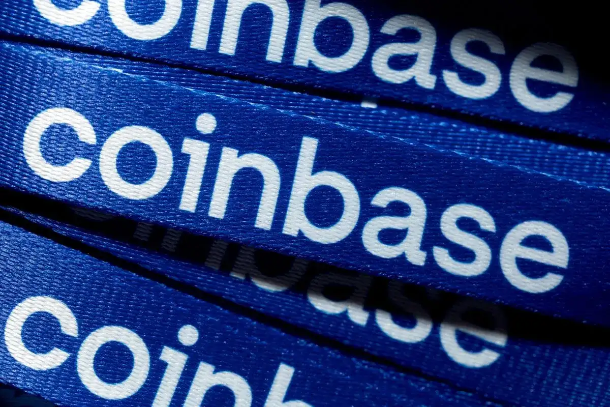 White House and Crypto Industry Fight Bank Lobby Over Stablecoin Income - 2