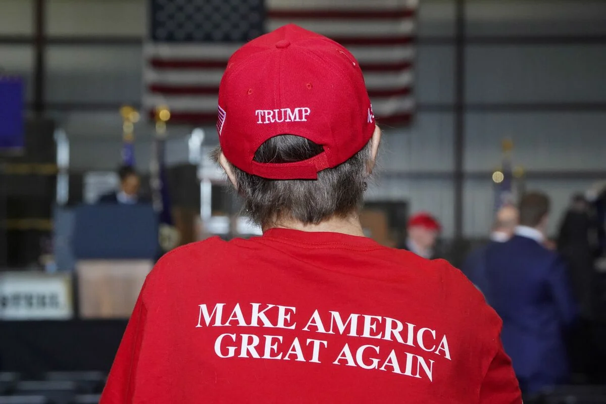 Trump visits Georgia to promote economy to woo voters ahead of midterms - 1