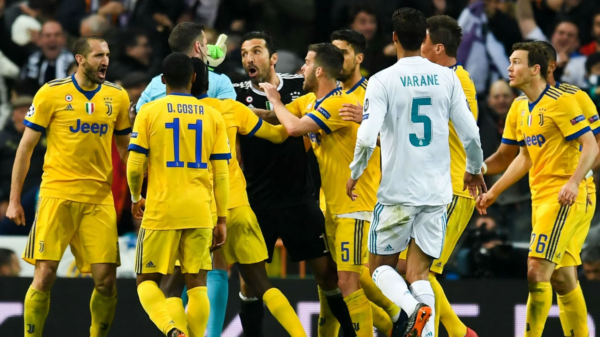 Juventus IMPLODE after controversial defeat against Inter: Giorgio Chiellini caught in furious tunnel row as club refuse all media duties to protest 'completely unacceptable' referee decision - 1