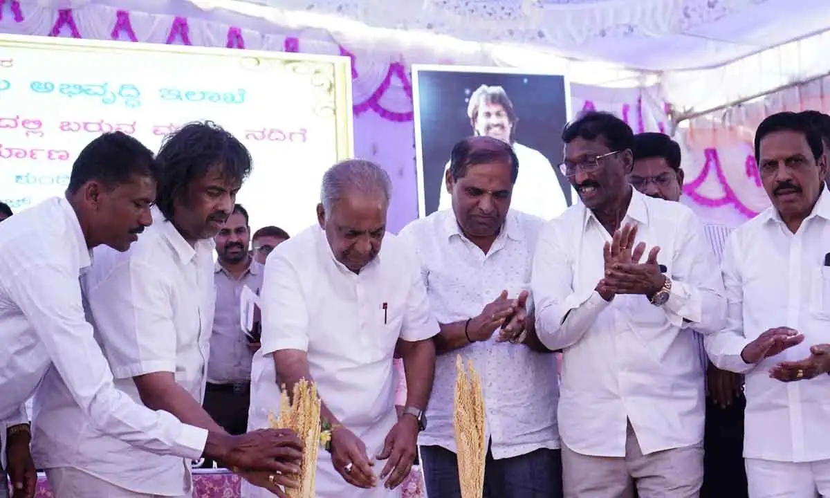 Govt. prioritises groundwater recharge and irrigation projects to strengthen agricultural sector: Boseraju - 1