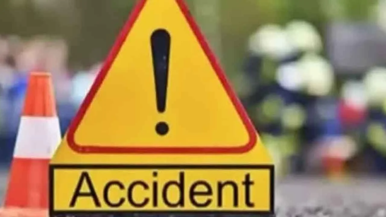 Two killed, one injured as speeding lorry crashes into vehicles on Hyderabad–Vijayawada highway - 2