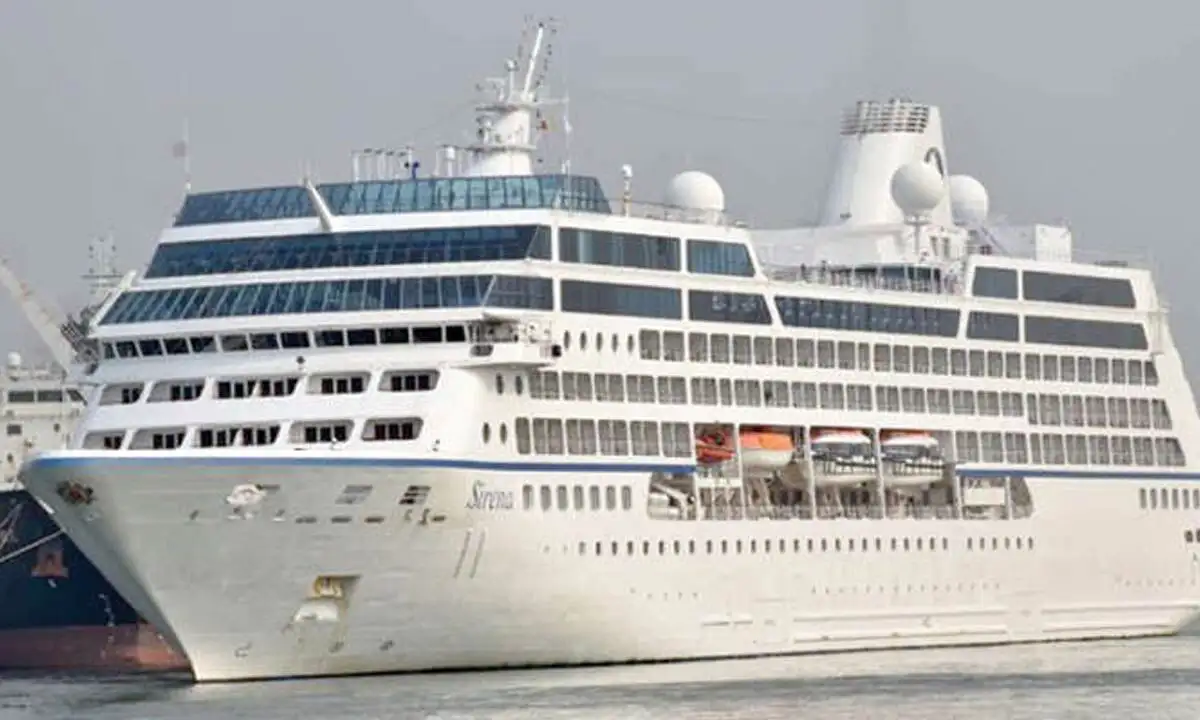 Cruise ship with 619 passengers calls at New Mangalore Port - 1