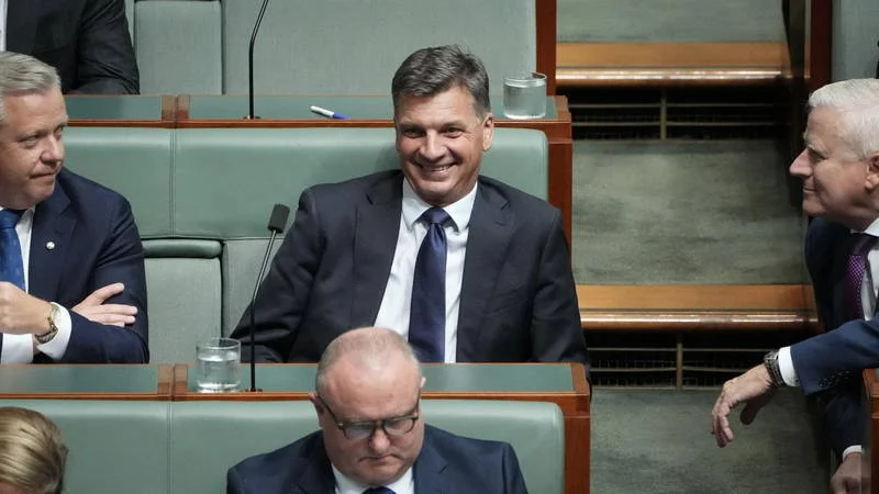 Live: Liberals count down to pivotal leadership meeting - 1