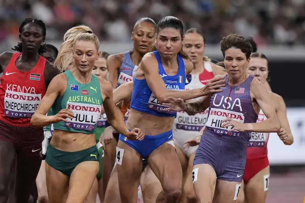 Jess Hull taken out in shocking 1500m final fall after collision with rival as protests dismissed and Claudia Hollingsworth issues emotional apology - 1