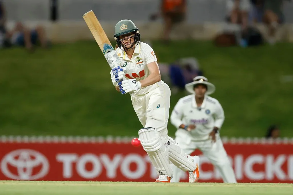 Aussies edge India on day one of Healy's last Test - 3