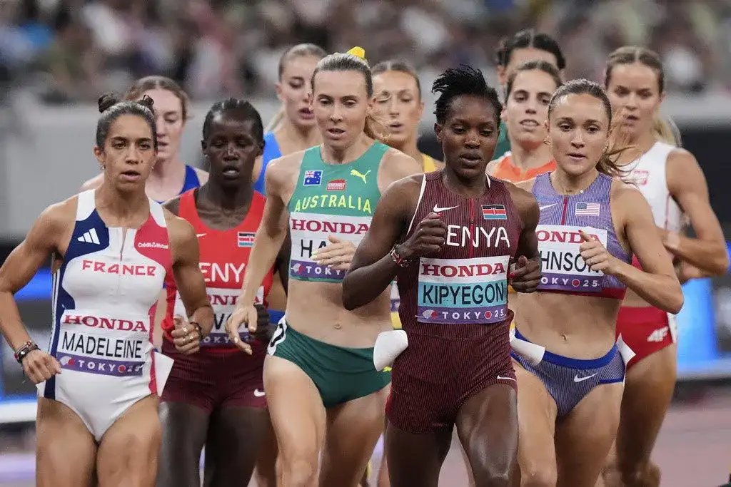 Jess Hull taken out in shocking 1500m final fall after collision with rival as protests dismissed and Claudia Hollingsworth issues emotional apology - 4