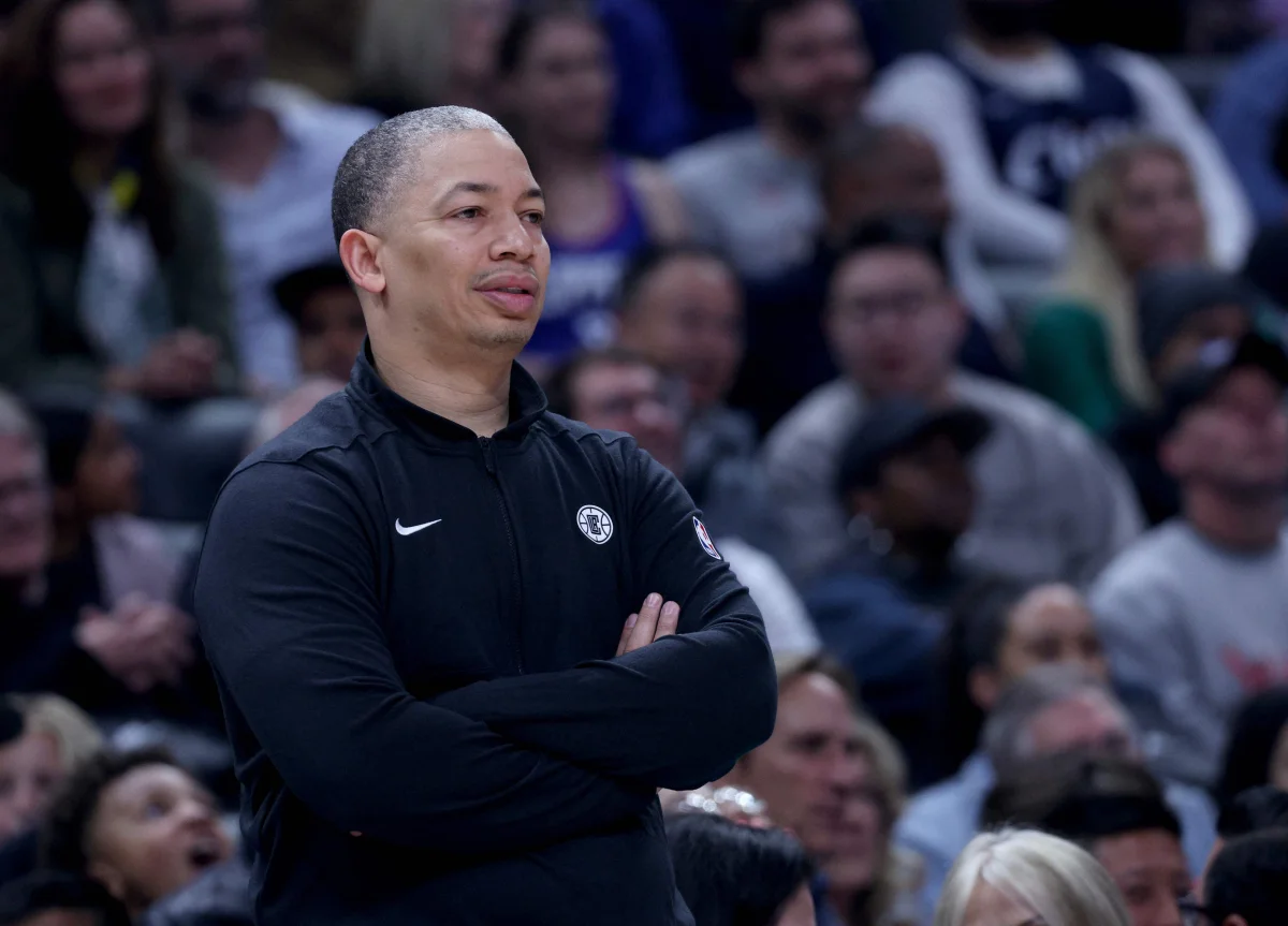 Clippers coach Tyronn Lue says team is 'playing to win,' following up on Kawhi Leonard remarks - 3