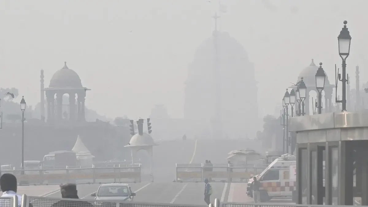 Delhi air quality remains 'poor', AQI at 225 - 1