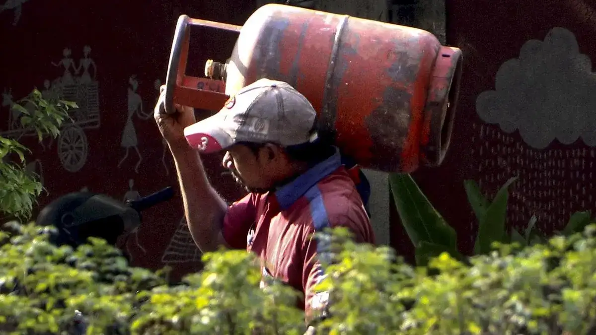 Jawahirullah urges Union government to roll back LPG price hike - 1