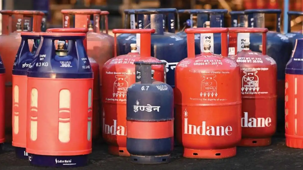Palaniswami appeals to the Centre for adequate supply of LPG cylinders - 2