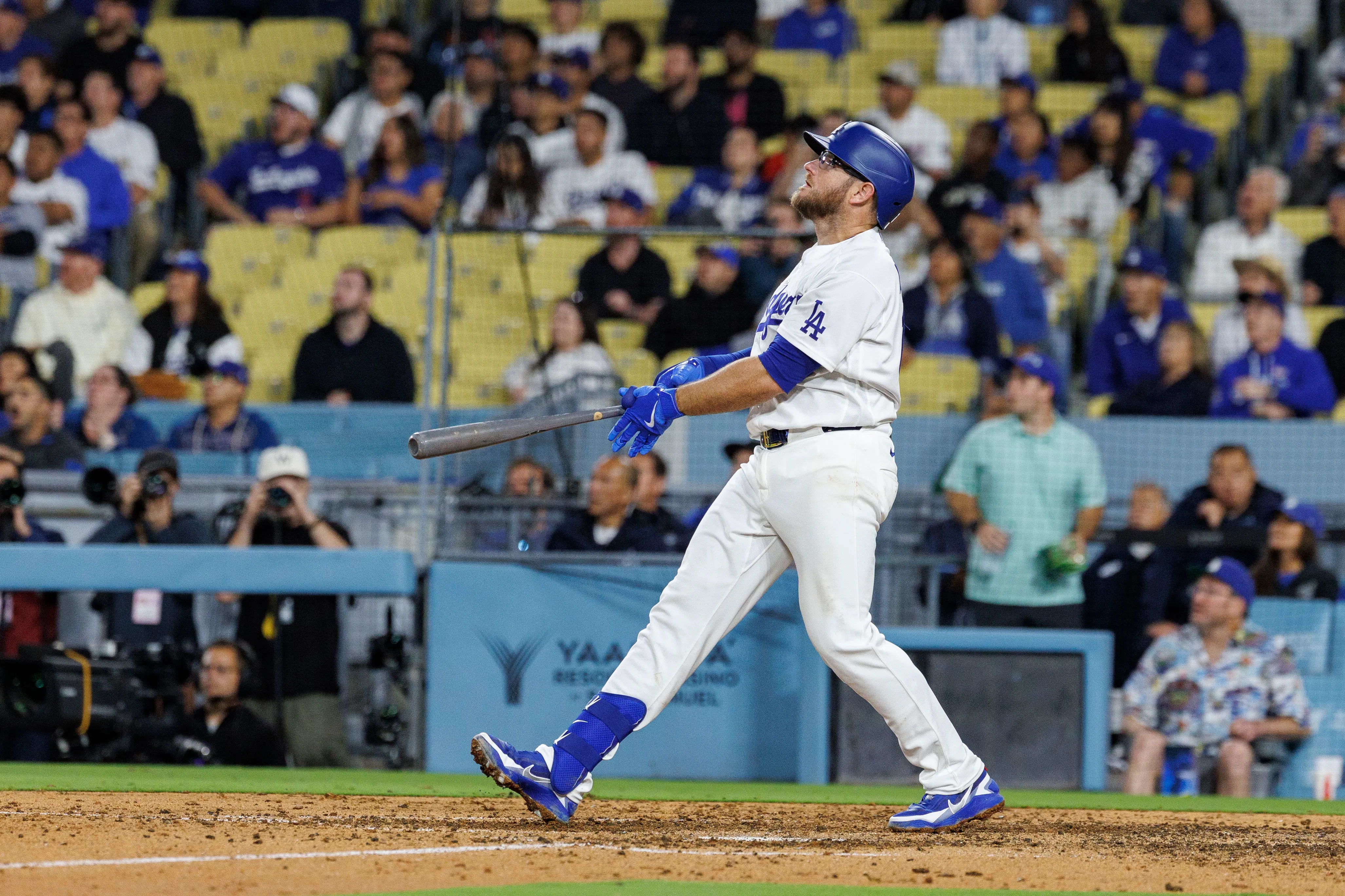 Dodgers' Muncy caps 3-HR night with walk-off shot - 3