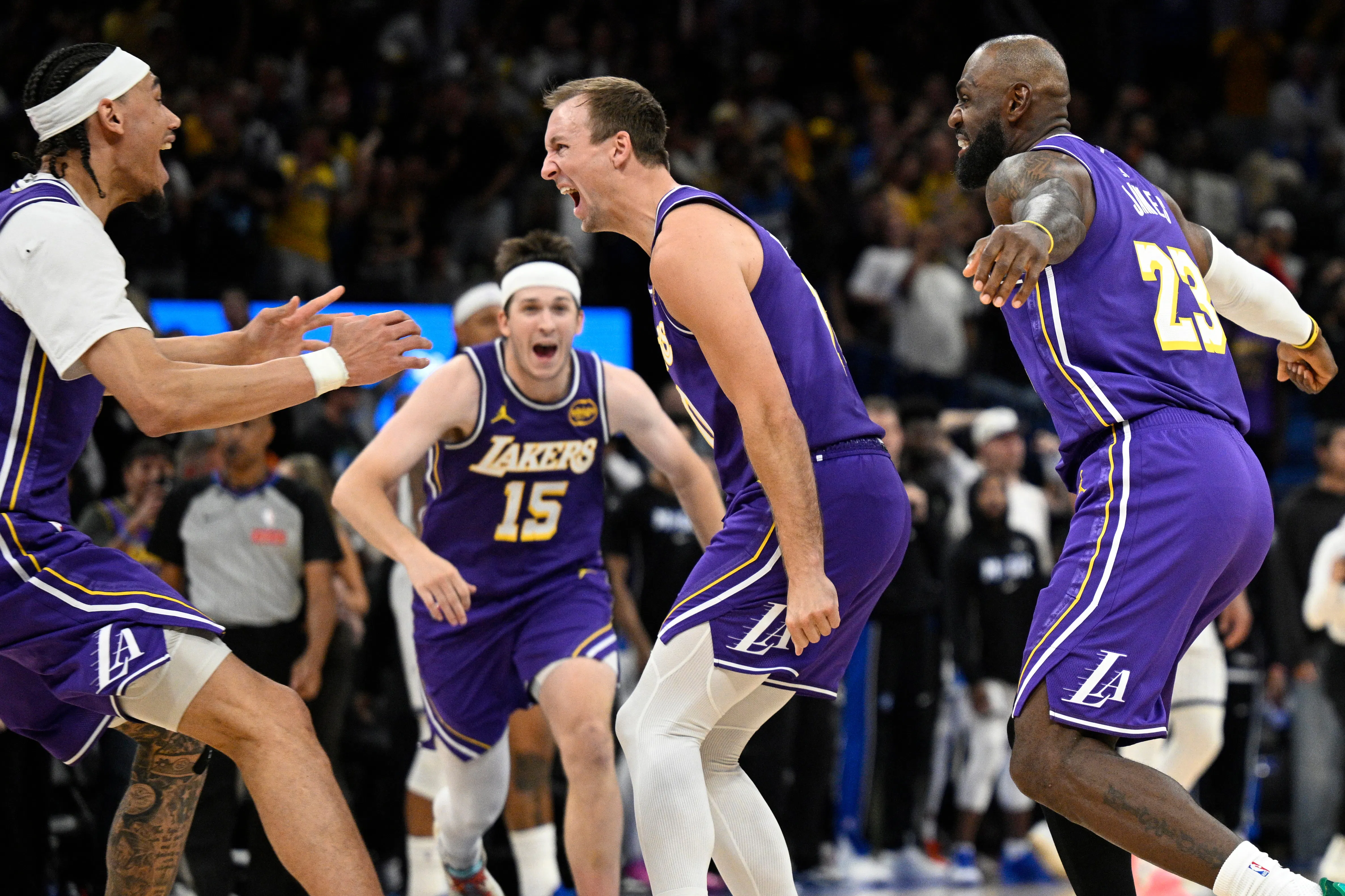 Kennard drains clutch three in dying seconds to steal Lakers win - 1