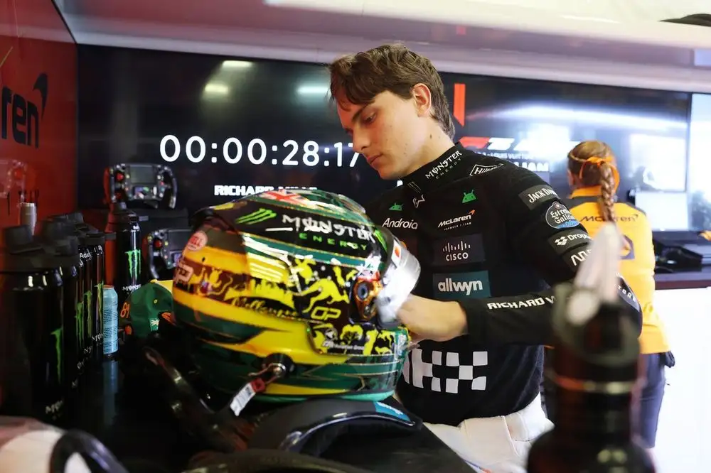 Disaster strikes as Piastri out of home grand prix after spinning out in warm-up - 3