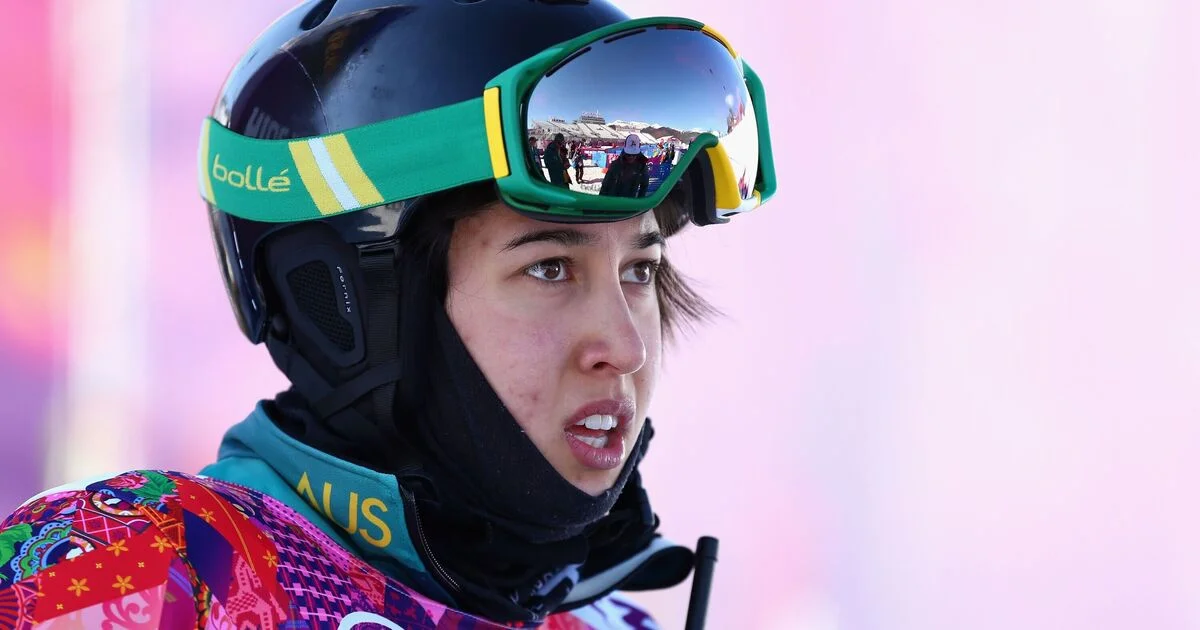 Australian snowboarder flown to hospital after fracturing neck - 3