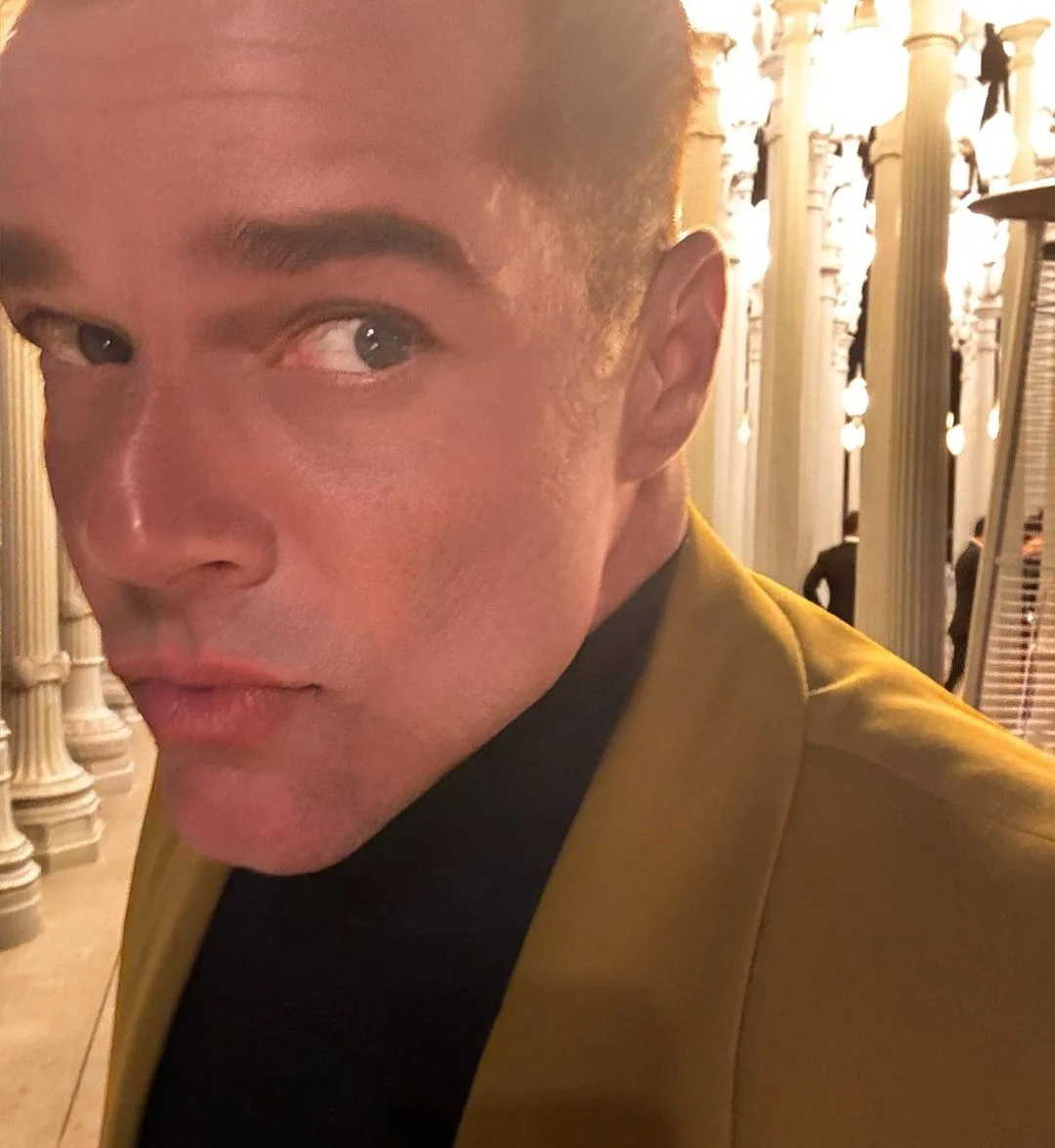 Ricky Martin Visited a Coffee Shop. A Sign Inside Happened to Say He Could ‘Sip for Free’ - 1