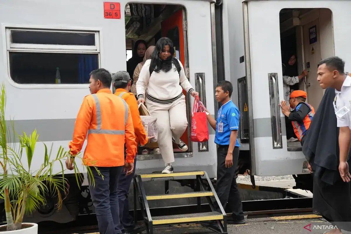 Lonjakan Penumpang Kereta Api di Baturaja, Kapos Pam Pastikan Situasi Kondusif - 3