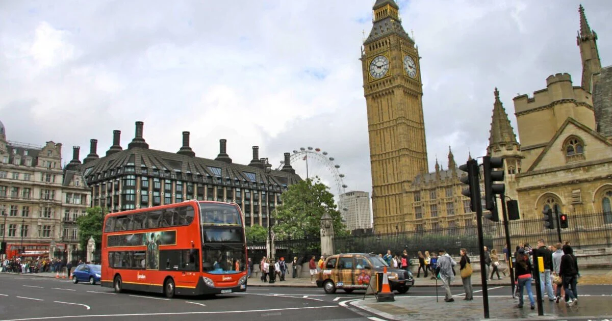 London bus crash LIVE: Double decker smashes into Southwark Playhouse - 3