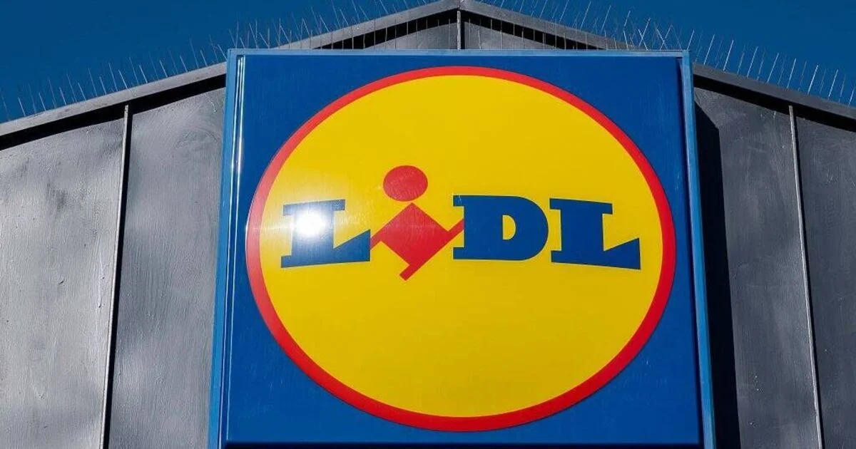Lidl employee sacked for drinking 17p water bottle he didn't pay for - 1