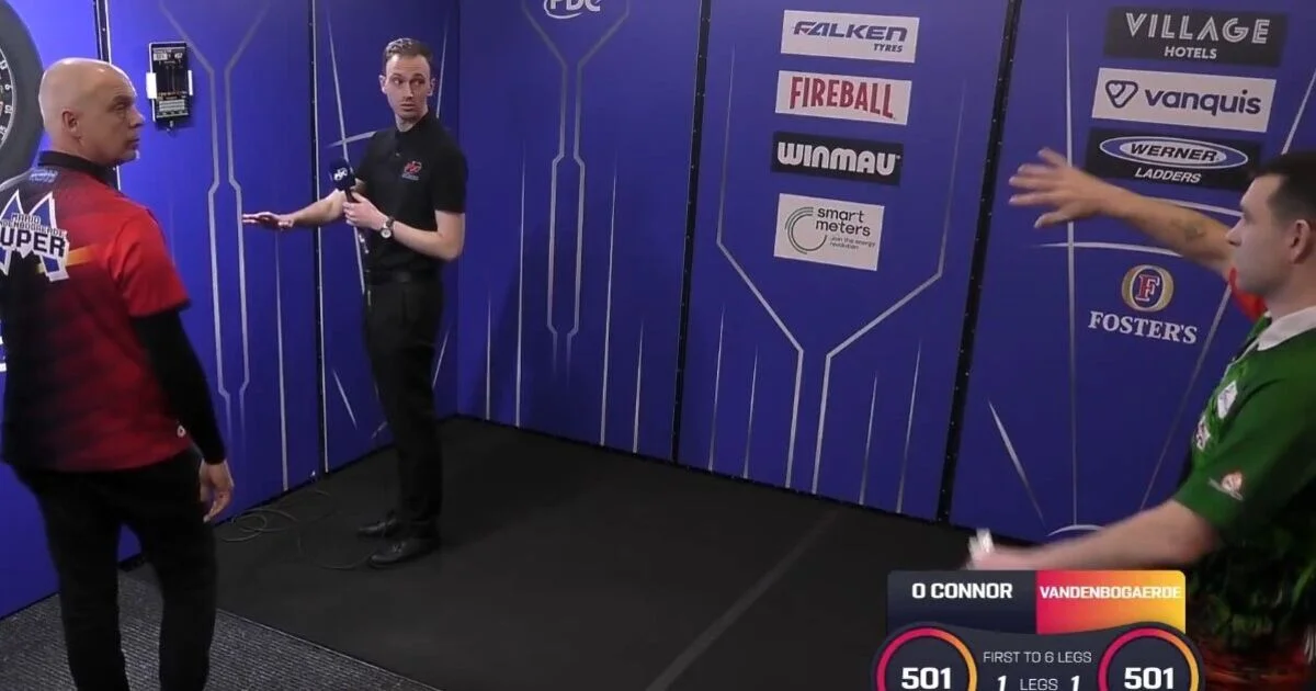 PDC referee had to intervene due to rare mistake commentators 'had never seen' - 1