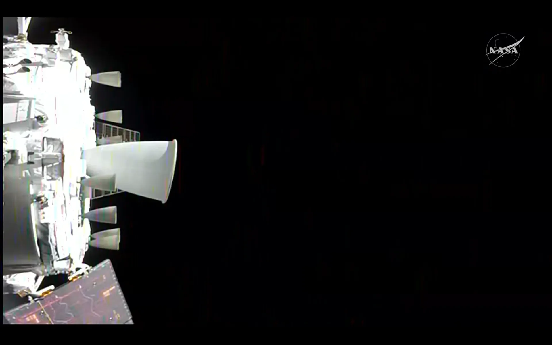 Live Updates: Artemis II Astronauts Fly Away From Earth Toward the Moon - 3