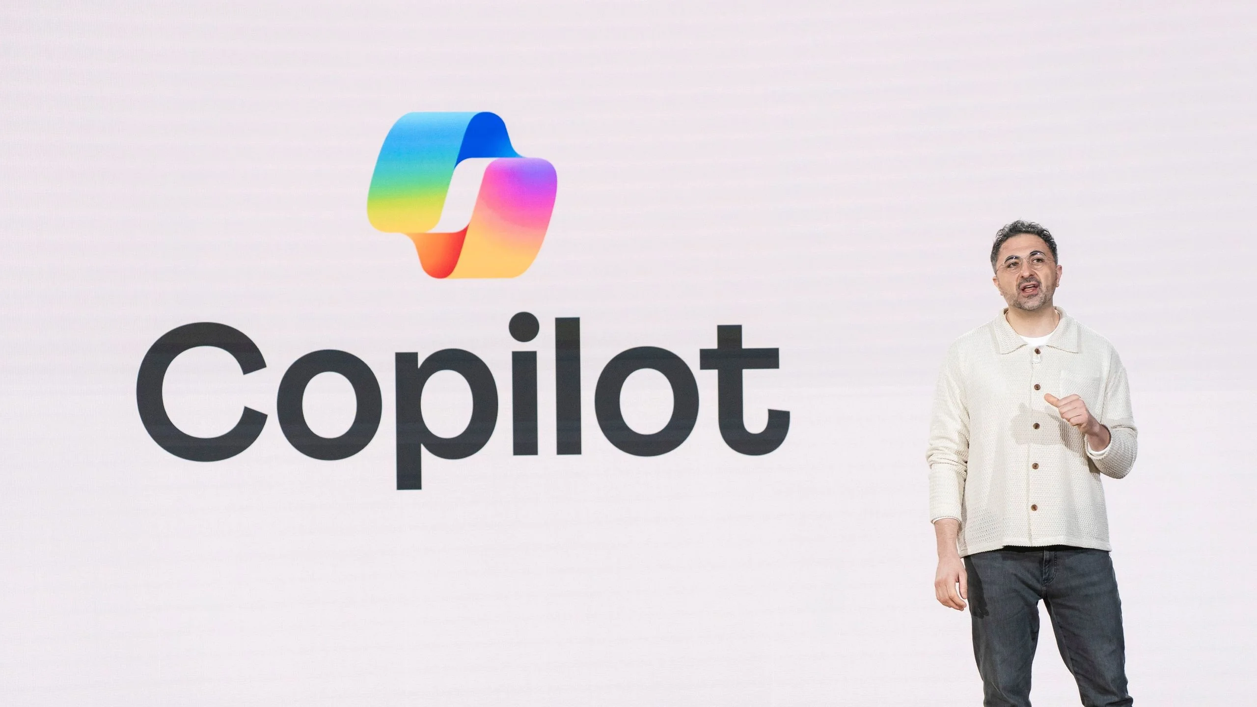 Microsoift boss warns AI is coming for UK office workers' jobs in next 18 months - 4