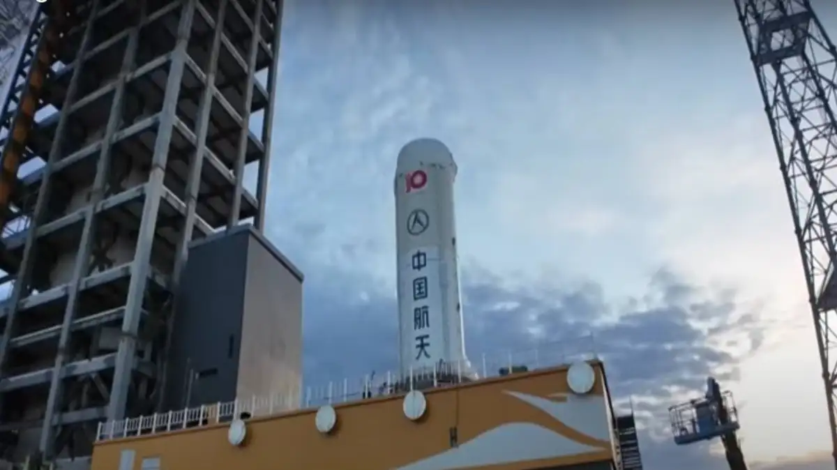 China browses lunar landing spots in race to land on Moon - 3