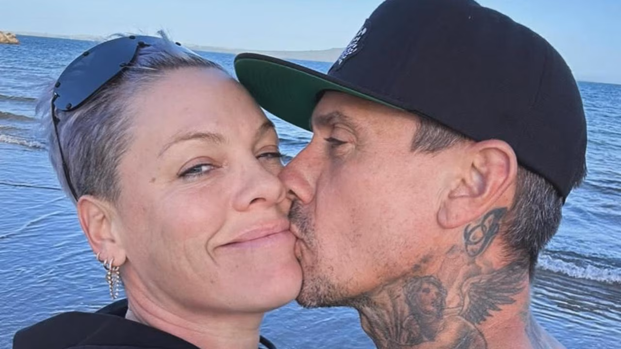 Pink, Carey Hart Divorce Rumours: Singer Jokes That Her Kids Were 'Unaware' of Reported Parent Split - 4