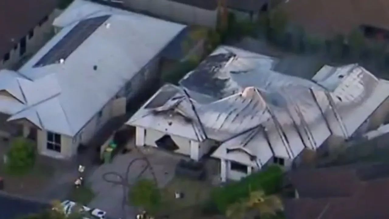 Fire torches front yard of home north of Brisbane - 2