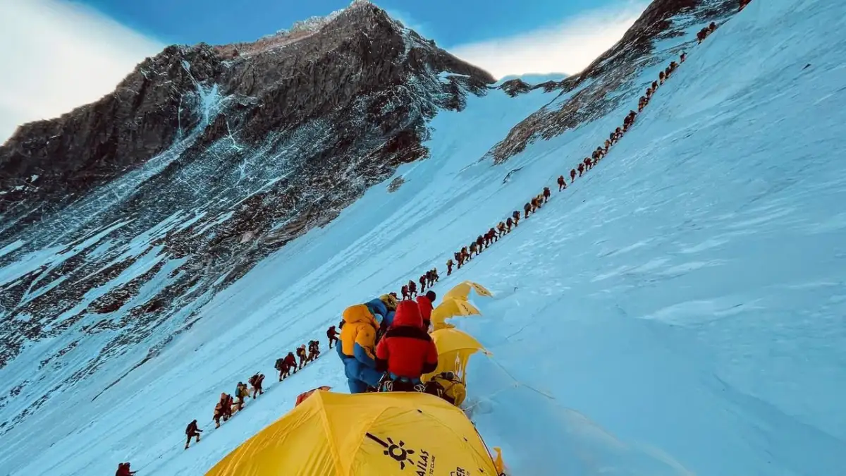 Whoa, This Was Unexpected: Mount Everest Guides Accused of Poisoning Climbers for Profit - 4