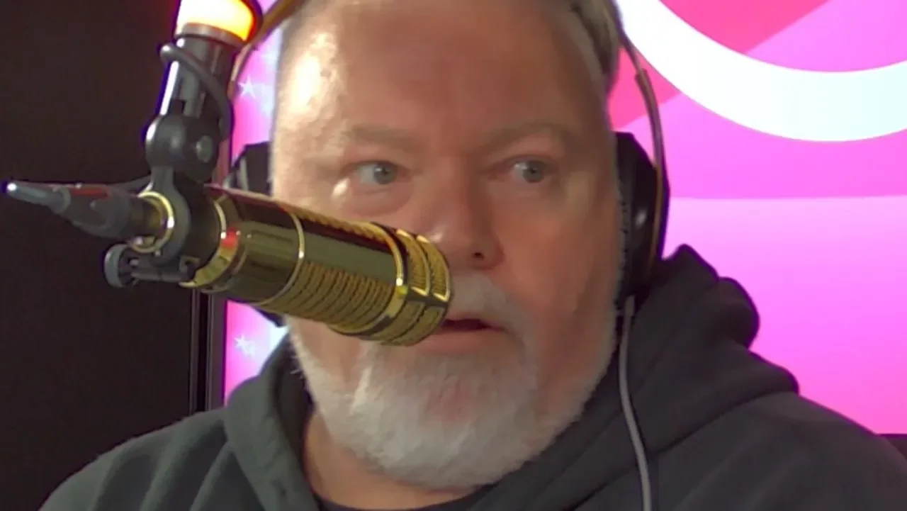 Smallzy scolds KIIS FM staffer for talking about astrology following Kyle &amp; Jackie O Show drama - 4