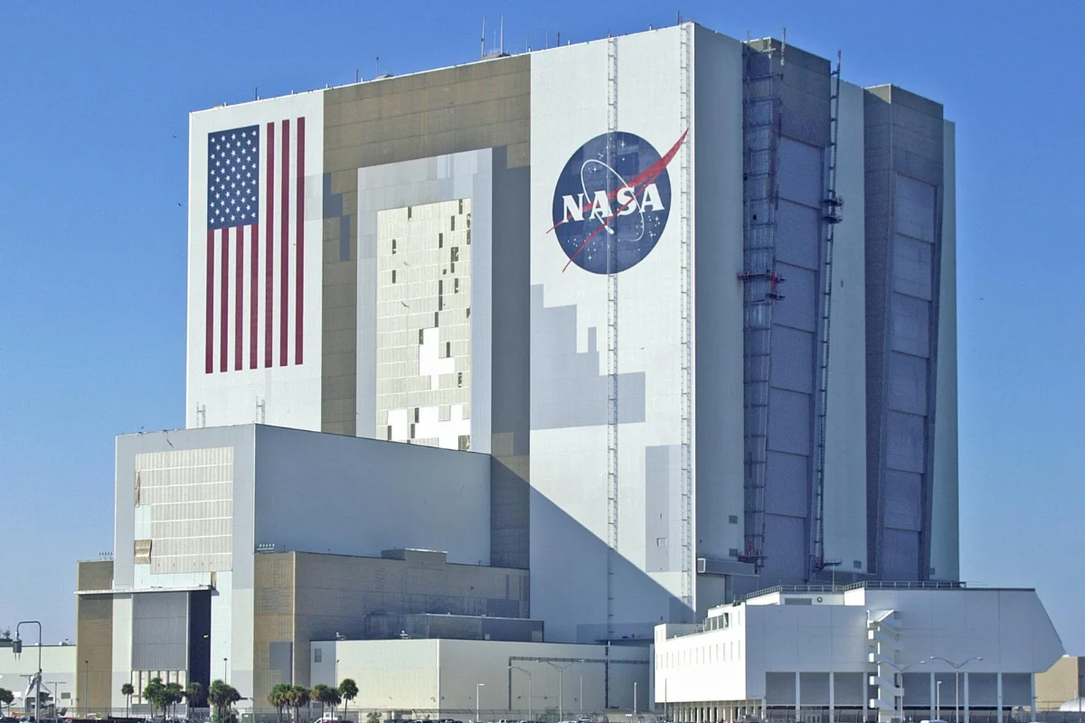 Smartphones cleared for launch as NASA loosens the rulebook - 1