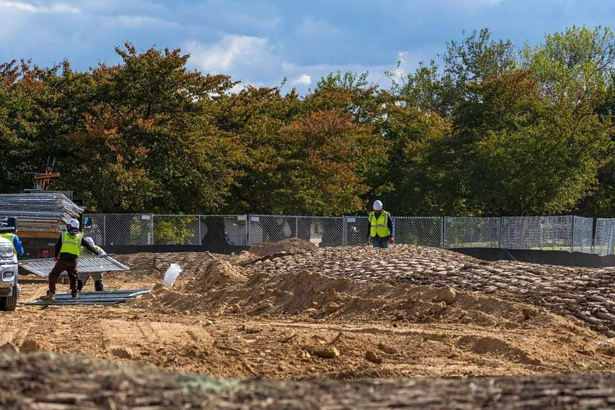 Why Is Trump Dumping East Wing Rubble in a Public Park? - 3