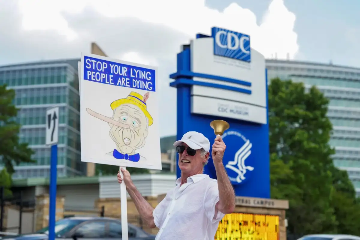 White House navigates vaccine politics, midterm risks in CDC director search - 4