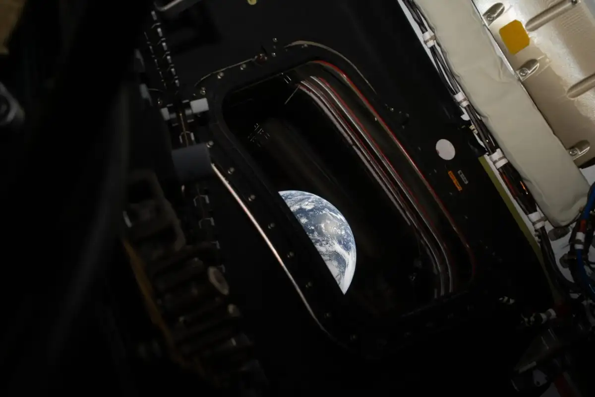 Artemis II astronauts share first stunning images of Earth en route to moon - 2